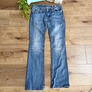 Miss Me Women's Boot Cut JW5188B 29x32 Slightly Distressed Medium Light Wash